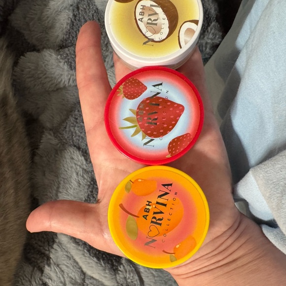 Assorted Makeup Bundle - Picture 5 of 6